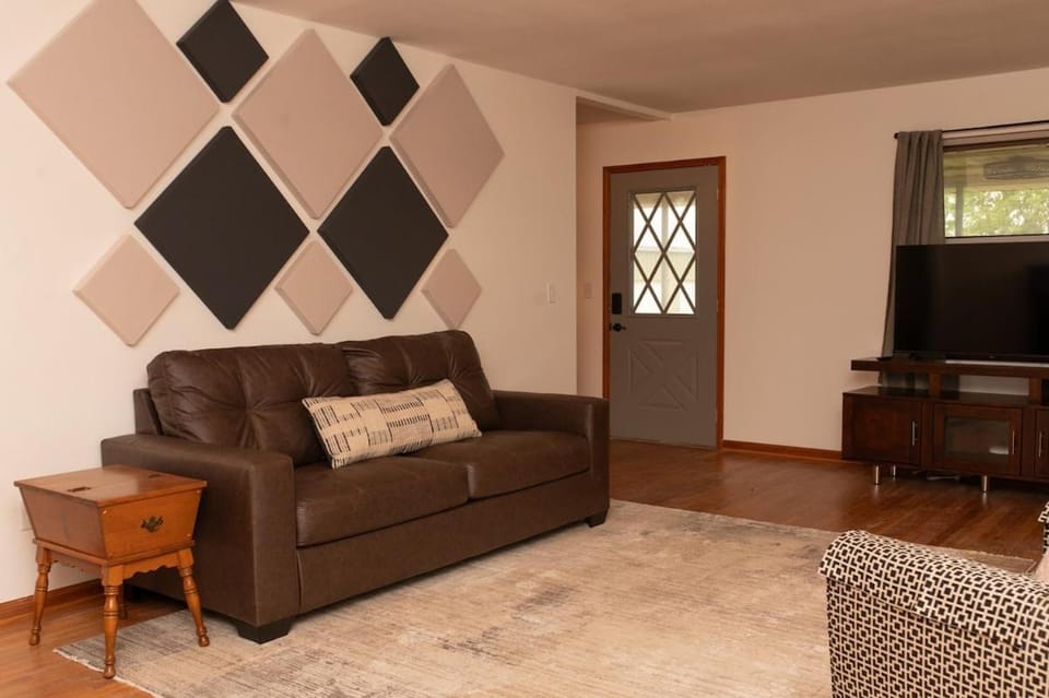 Communal lounge/ TV room, TV and multimedia, Living room
