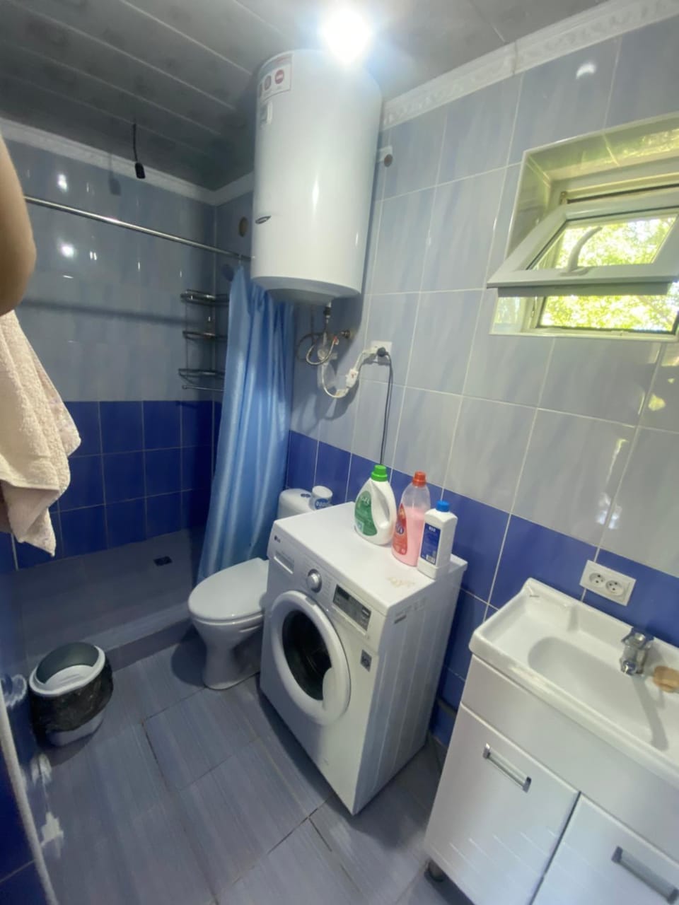 Toilet, Bathroom, towels, washing machine