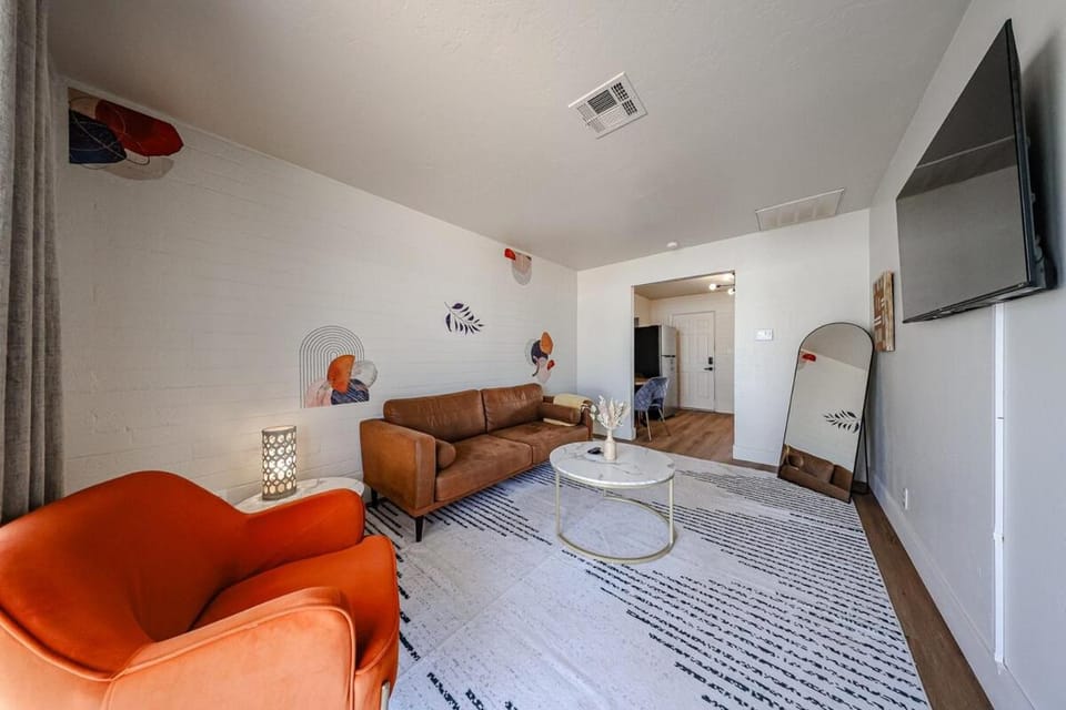 #1 Renovated Midtown Gem Quiet Budget Friendly Apartment in Phoenix