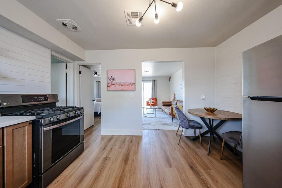 #1 Renovated Midtown Gem Quiet Budget Friendly Apartment in Phoenix