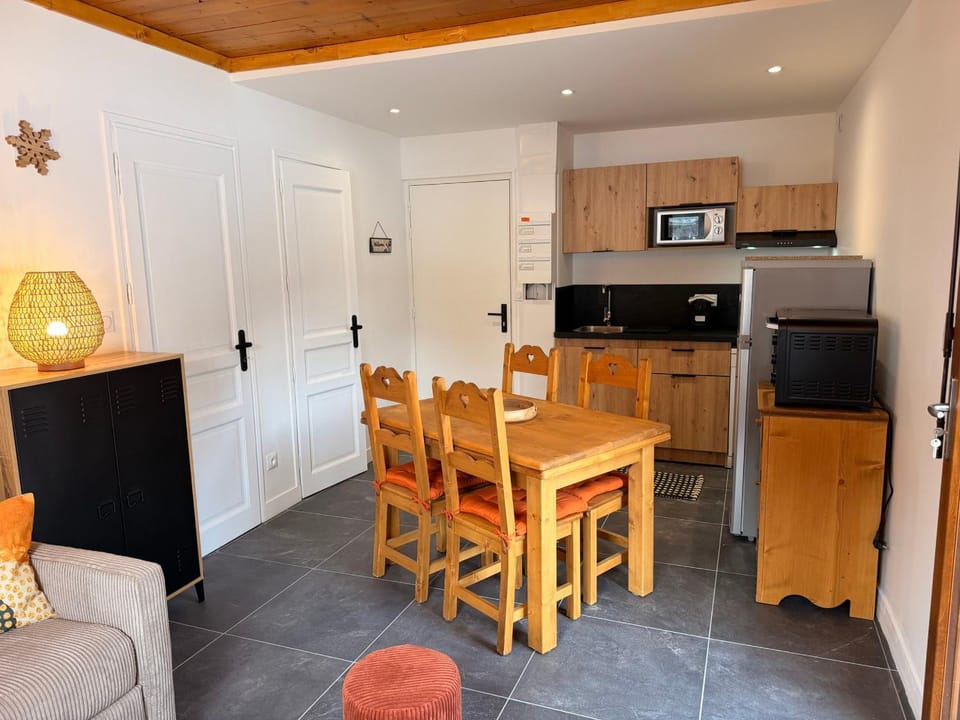 Appartement neuf cocooning avec balcon et parking privé à Pralognan-la-Vanoise - FR-1-464-252 Apartment in Pralognan-la-Vanoise