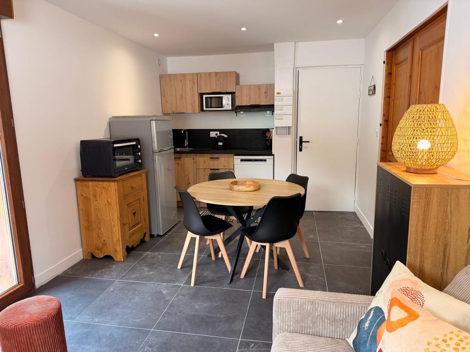 Chalet neuf avec balcon, parking privé, à Pralognan - FR-1-464-254 Apartment in Pralognan-la-Vanoise