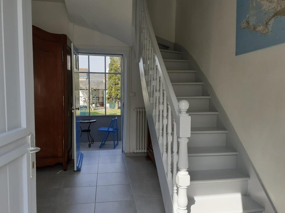 Maison Croisicaise avec Jardin et Animaux Bienvenus, Proche Port, 5 Couchages - FR-1-843-60 House in Le Croisic