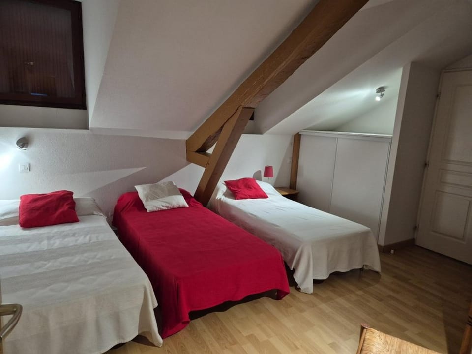 Appartement duplex 8/10 pers à 150m télécabine - FR-1-234-353 Cabin in Cauterets