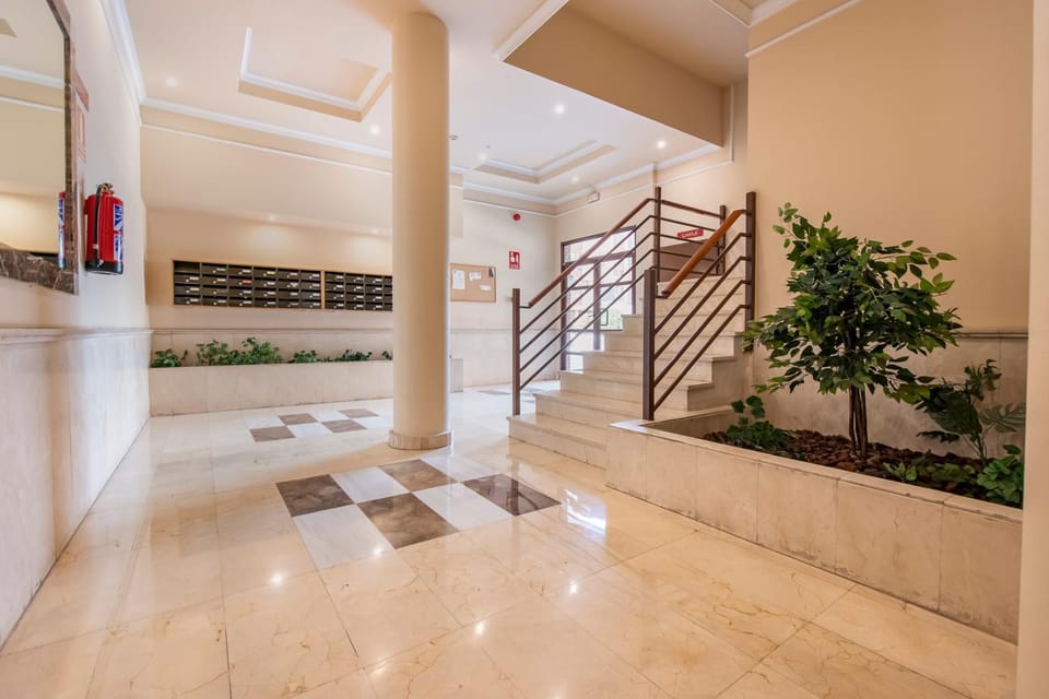 Apartamento con piscina, gym & parking Aeropuerto, IFEMA & Metropolitano by beBalmy Apartment in Madrid