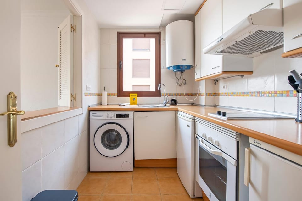 Apartamento con piscina, gym & parking Aeropuerto, IFEMA & Metropolitano by beBalmy Apartment in Madrid