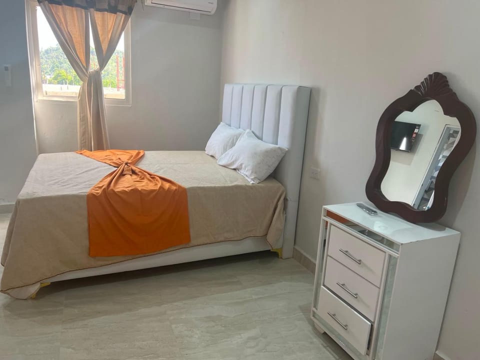 La Familia Aparta Hotel en Samaná Capsule hotel in Samaná Province