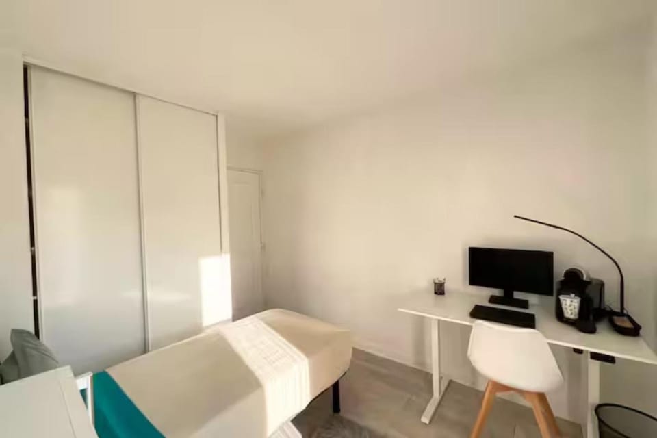 Bed, Business facilities, Seating area, wardrobe