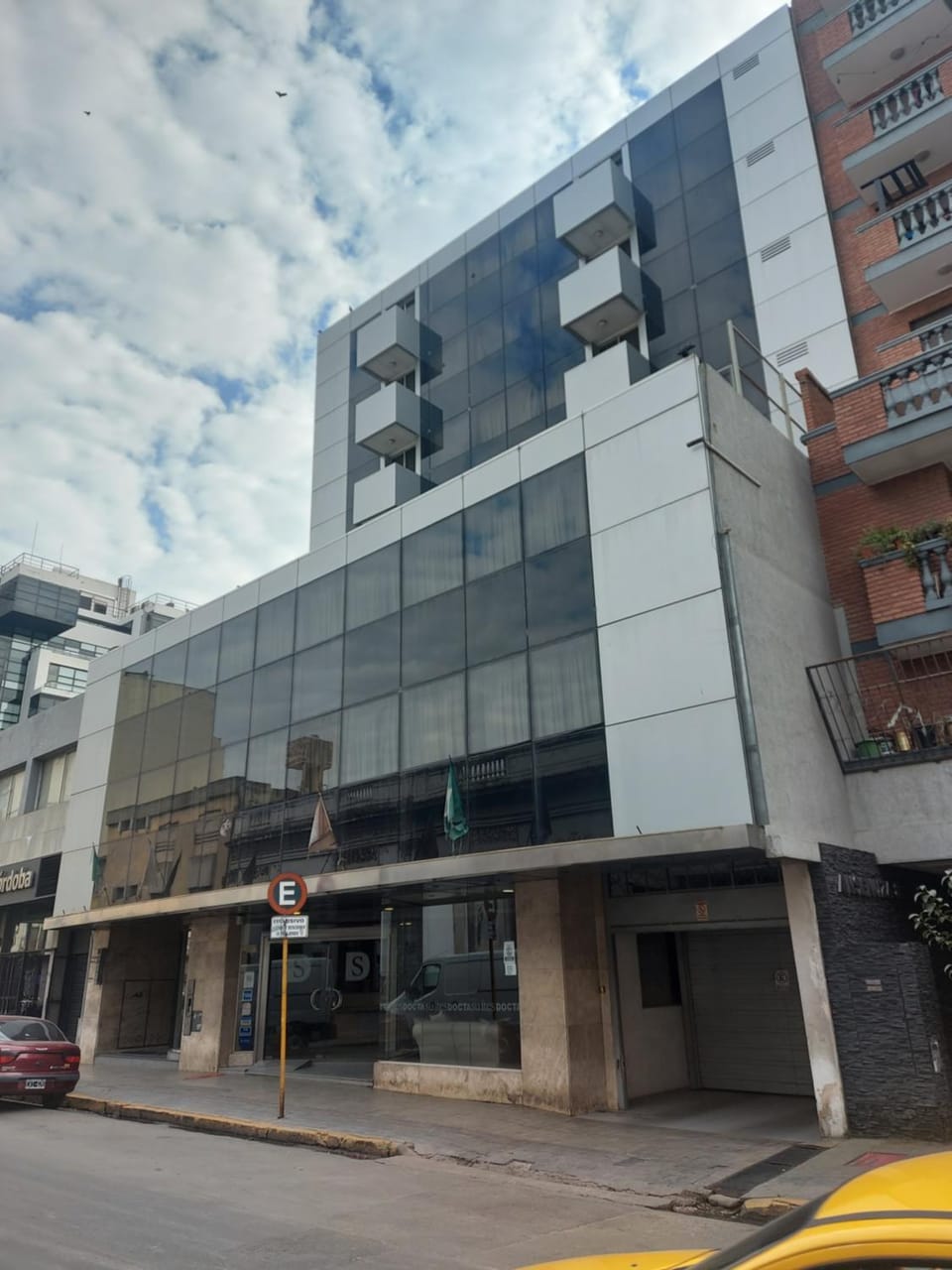 Facade/entrance
