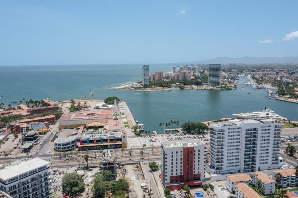 Nearby landmark, Landmark view, Location