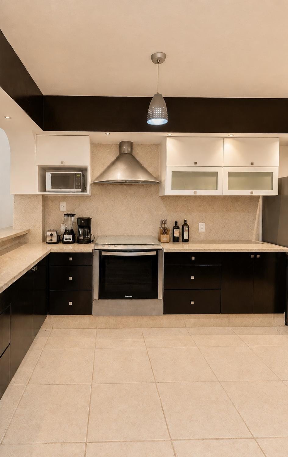 Coffee/tea facilities, microwave, stove, toaster, kitchen