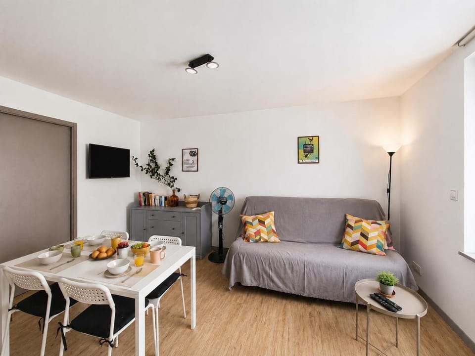 Bed, TV and multimedia
