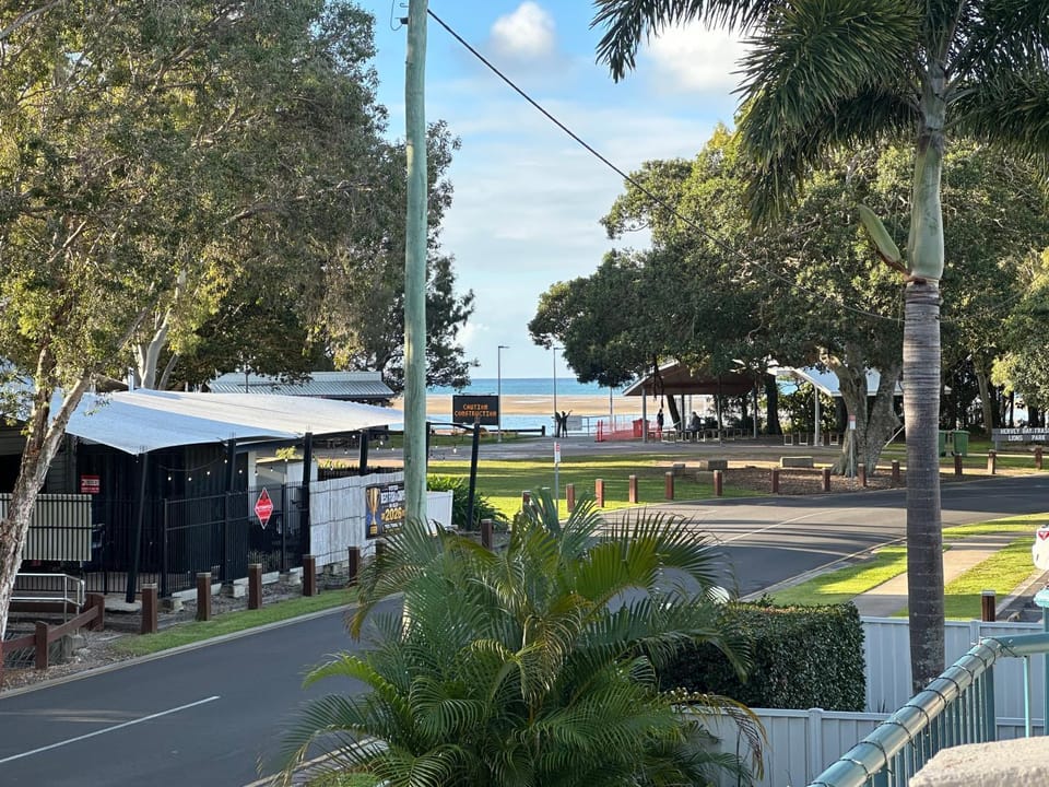 Hervey Bay Pier View Pilot Street Retreat Apartment in Hervey Bay
