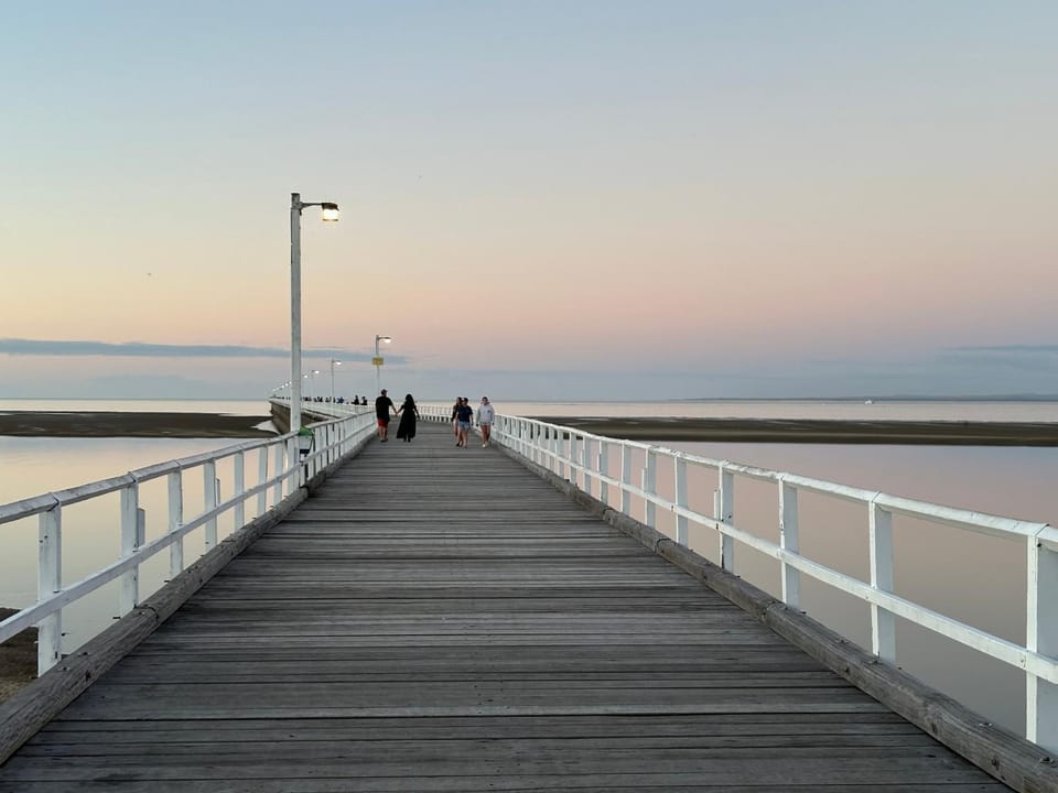 Hervey Bay Pier View Pilot Street Retreat Apartment in Hervey Bay