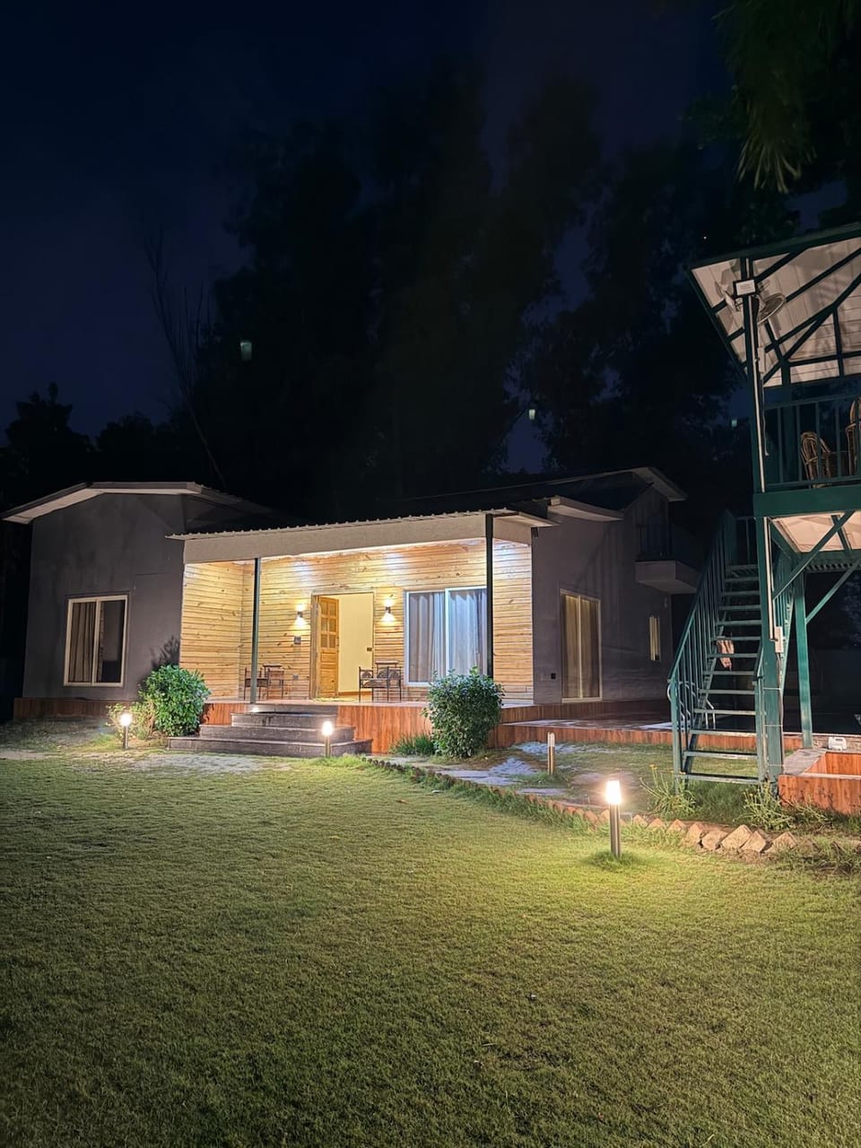 Luxurious farm to stay Villa in Noida