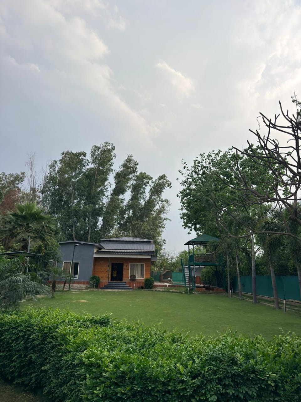 Luxurious farm to stay Villa in Noida