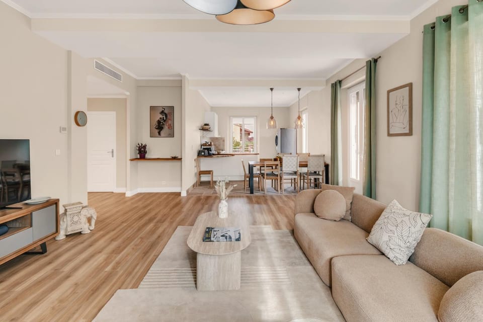 La Grande Terrasse Cannes 4 stars-4BR sleeps 8, 135 sqm apartment Apartment in Mougins