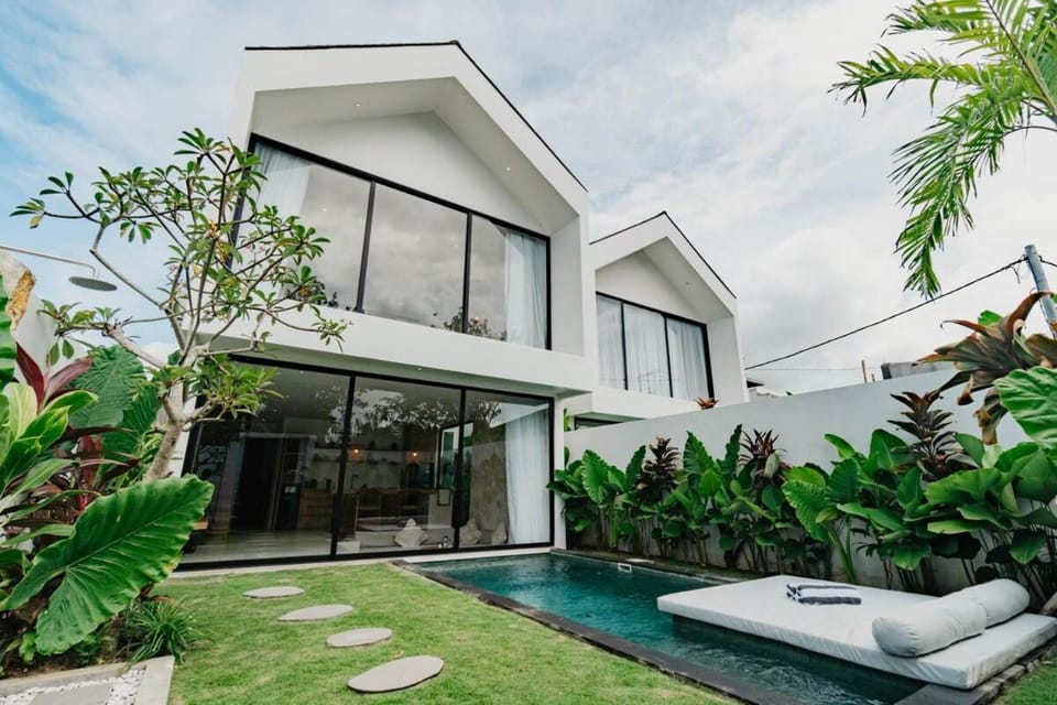 Property building, Pool view, Swimming pool