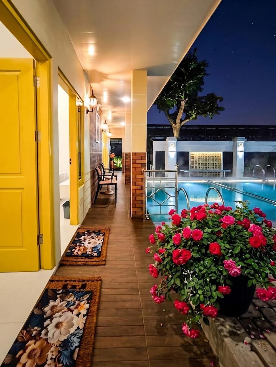 Property building, Balcony/Terrace, Balcony/Terrace, Swimming pool
