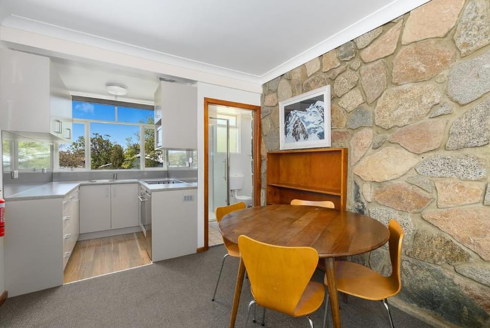 Dining area, kitchen