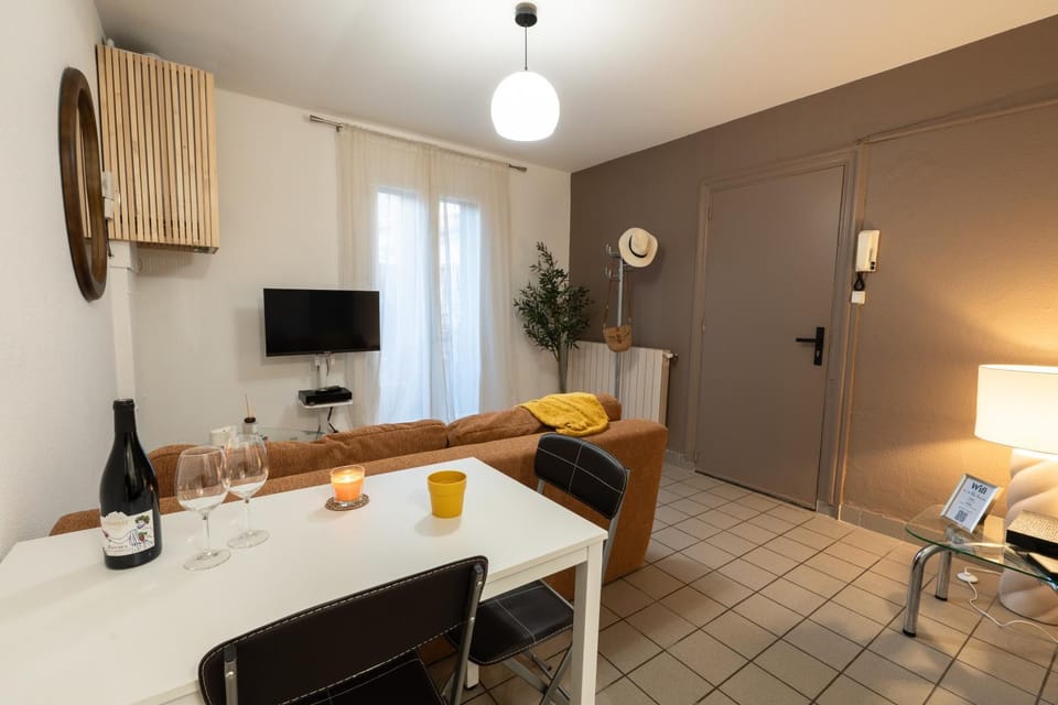 TV and multimedia, Living room, Dining area