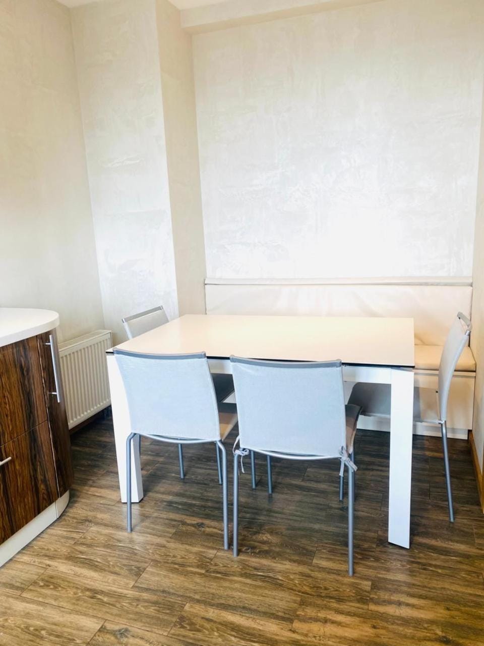 Стильна квартира біля озера Apartment in Kiev City - Kyiv