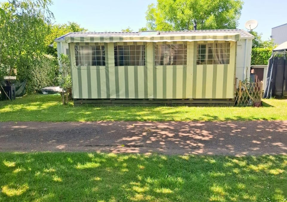Mobil-Home 4 personnes proche des plages Campground/ 
RV Resort in Nouvelle-Aquitaine