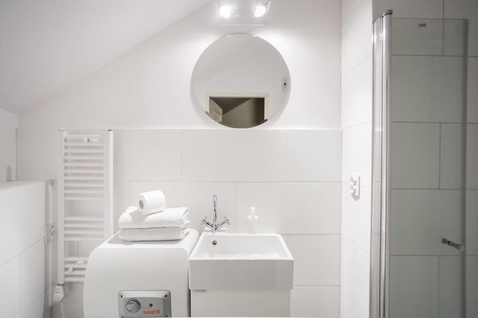 Tiny Tower Studio 6m2 with Private Bathroom in the Hall Apartment in Sopot