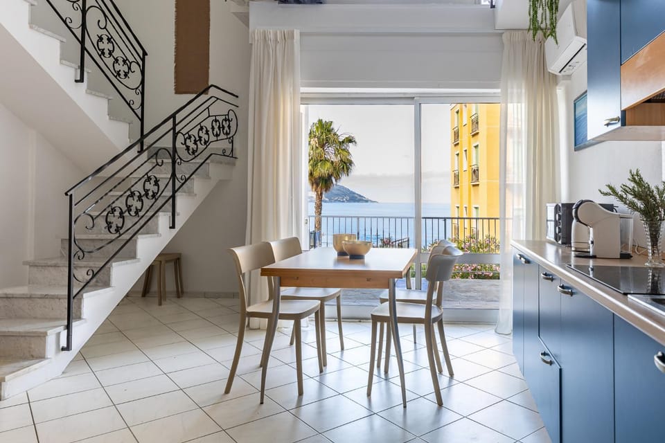 Love Boat/Open space front mare/spiaggia+ box Apartment in Diano Marina