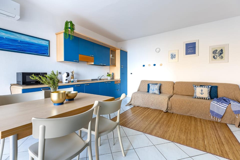 Love Boat/Open space front mare/spiaggia+ box Apartment in Diano Marina