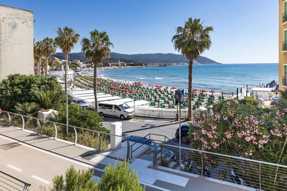 Love Boat/Open space front mare/spiaggia+ box Apartment in Diano Marina