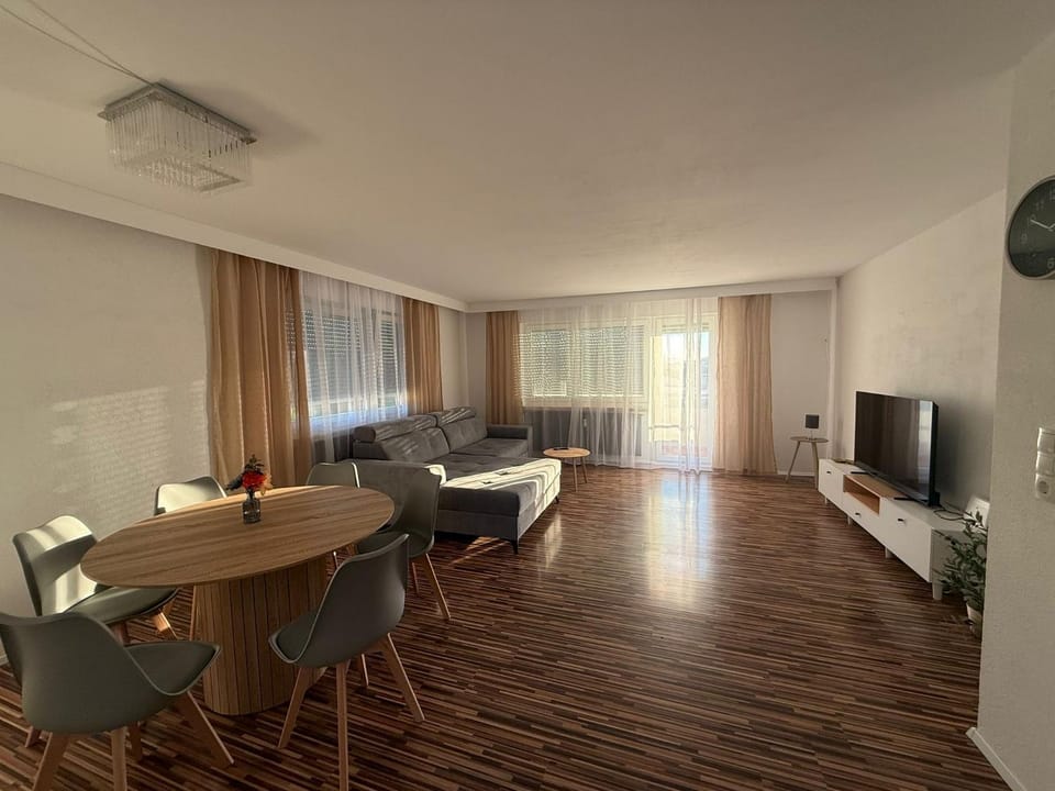 TV and multimedia, Living room, Dining area