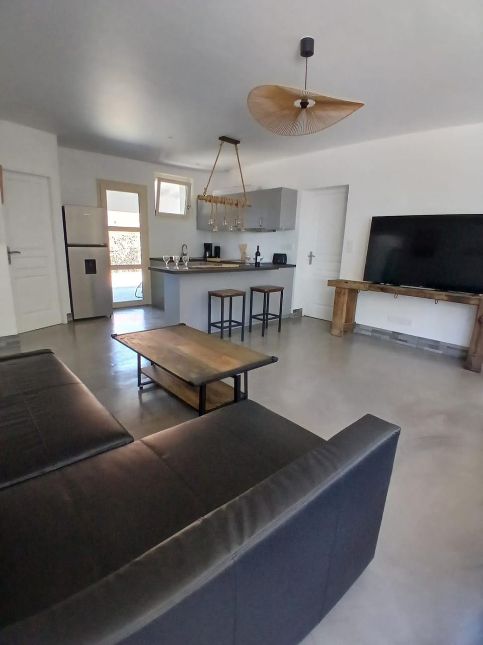 Communal lounge/ TV room, TV and multimedia, Kitchen or kitchenette, Living room, Seating area, Dining area