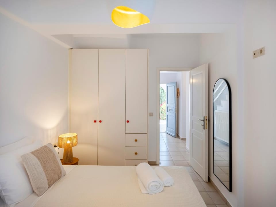 Bed, Photo of the whole room, Bedroom, wardrobe