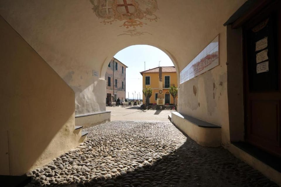 Location, Inner courtyard view