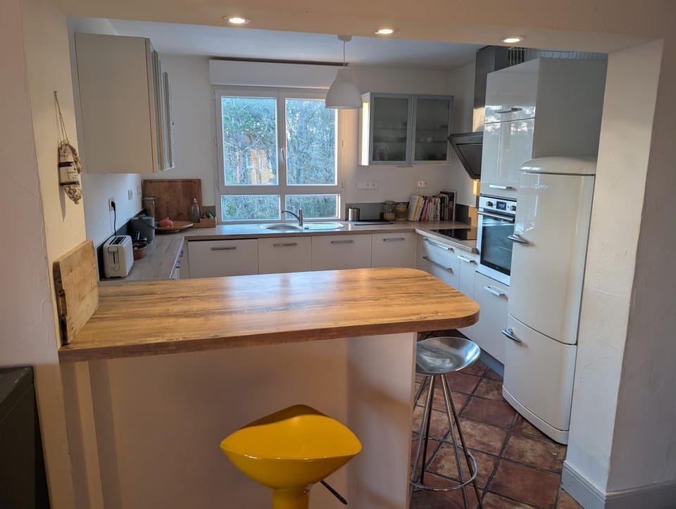 Kitchen or kitchenette, Dining area, dishwasher, oven, stove, toaster
