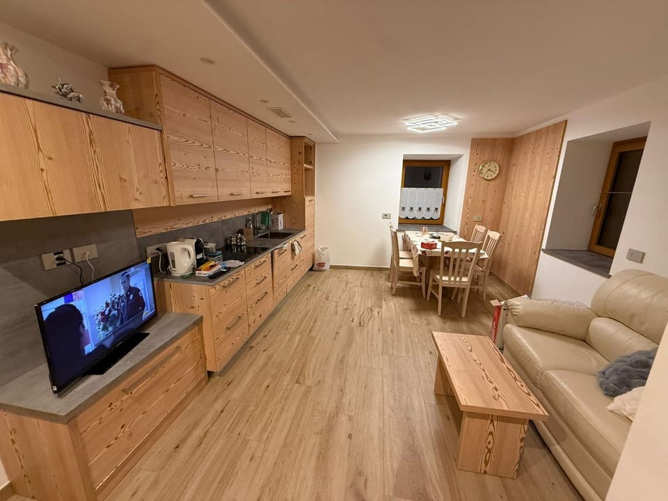 Kitchen or kitchenette, Living room, Seating area, stove