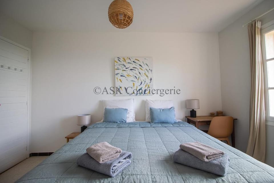 Villa 48, sea view and swimming pool Villa in La Croix-Valmer