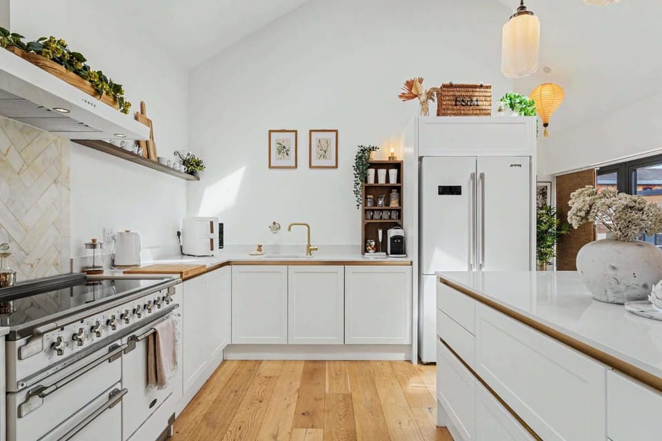 Coffee/tea facilities, Kitchen or kitchenette, dishwasher, oven, pet friendly, stove