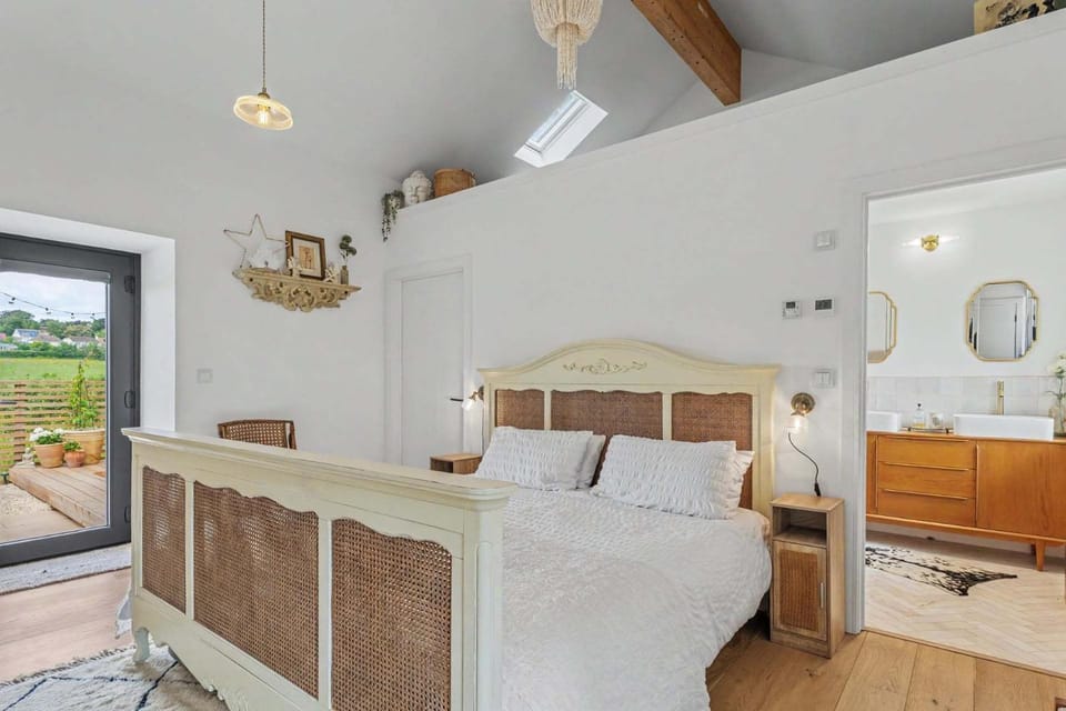 Shower, Bed, Bedroom