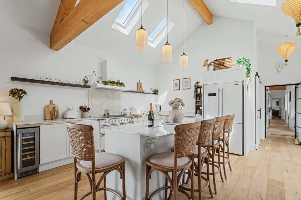 Kitchen or kitchenette, Seating area, pet friendly