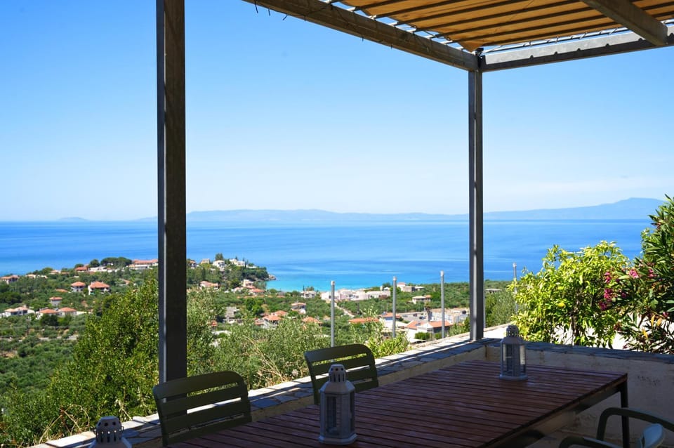 View (from property/room), Balcony/Terrace, Dining area, Sea view