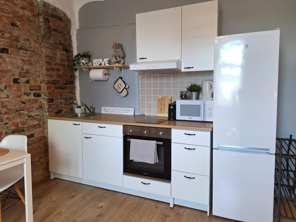 Kitchen or kitchenette, oven, stove