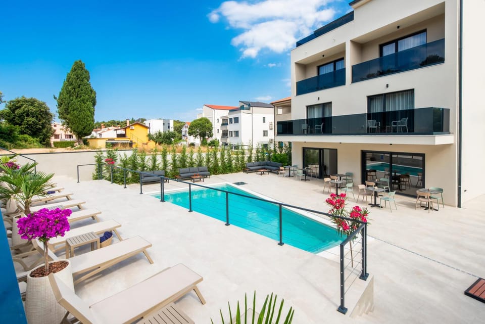 Property building, Swimming pool