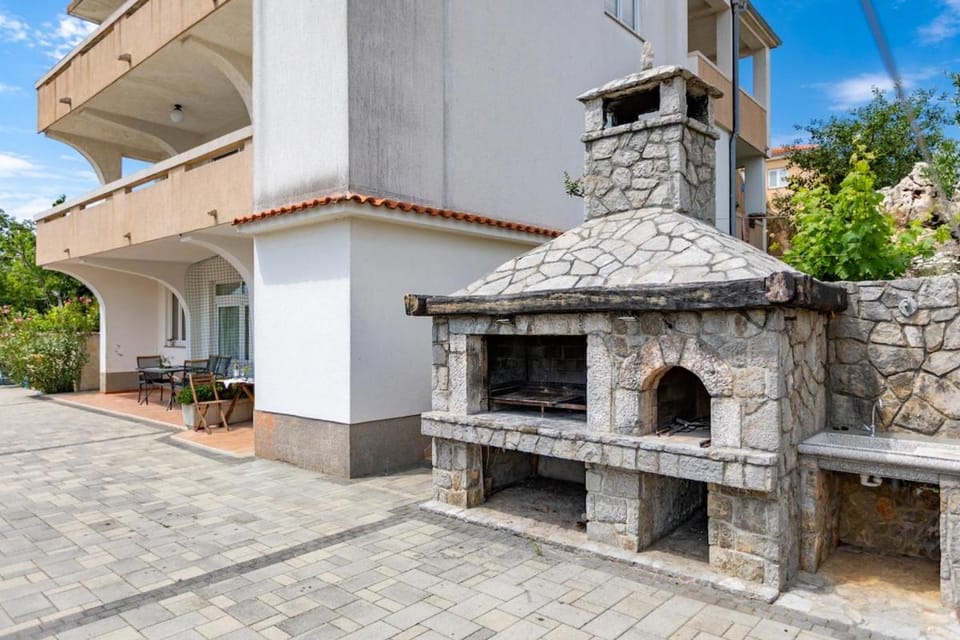 Apartman Izidor na mirnoj lokaciji u Korniću, otok Krk Apartment in Krk