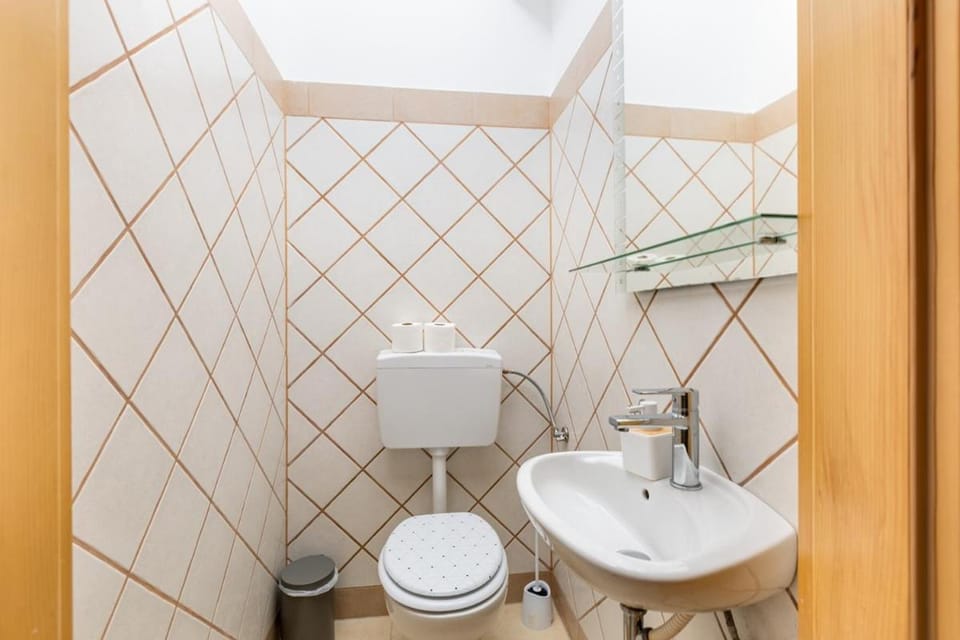 Apartman Izidor na mirnoj lokaciji u Korniću, otok Krk Apartment in Krk