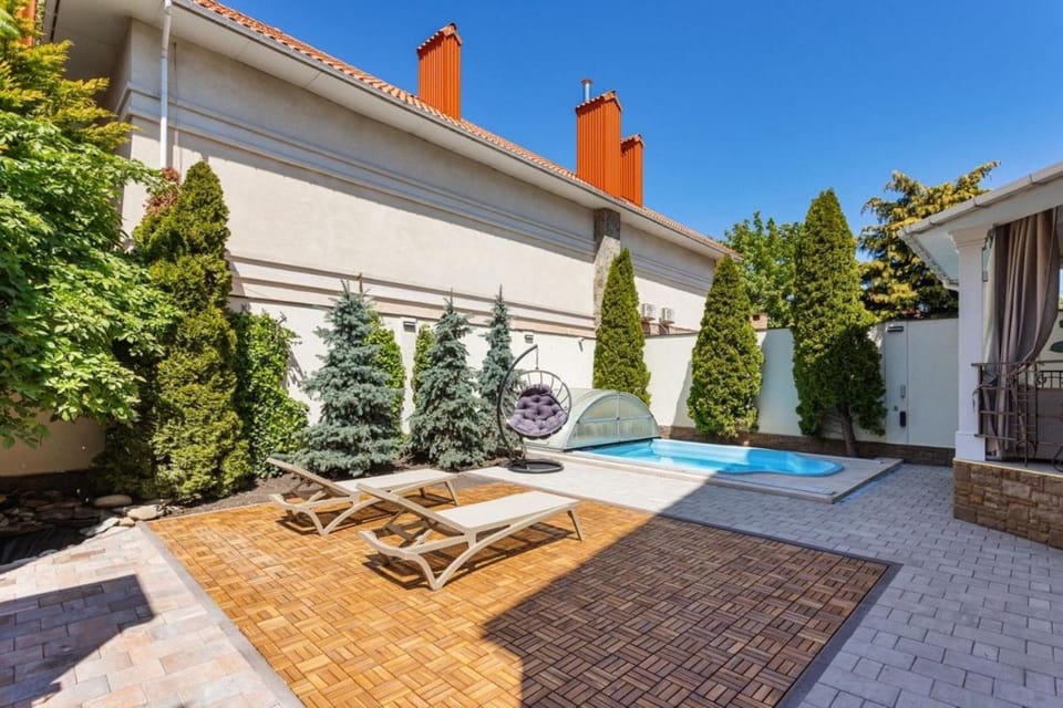 Property building, Balcony/Terrace, Swimming pool
