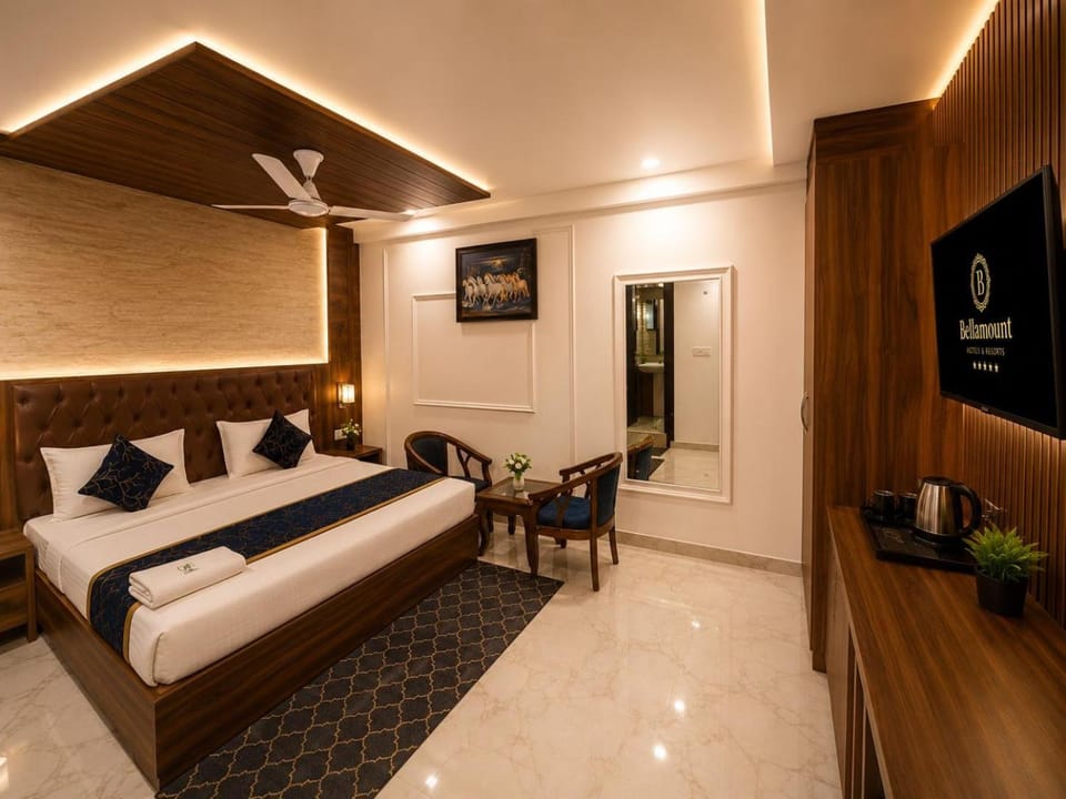 Property building, Bed, Photo of the whole room, Bedroom, fireplace, wardrobe, air conditioner