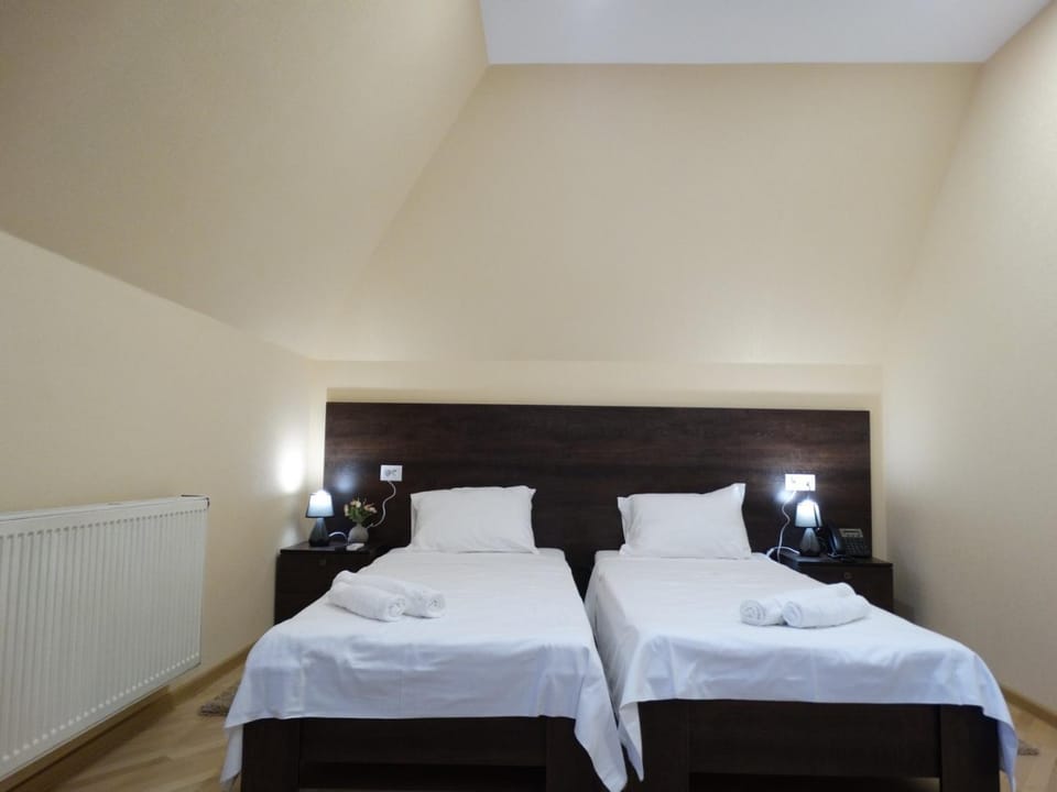 Bed, Photo of the whole room, Bedroom, internet