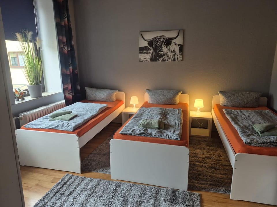 Bed, Bedroom, towels, towels
